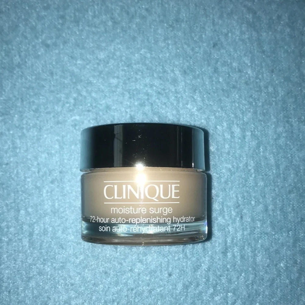 CLINIQUE NEW in box post-sun perfection beauty kit 🎉🎉Host Pick🎉🎉 X2